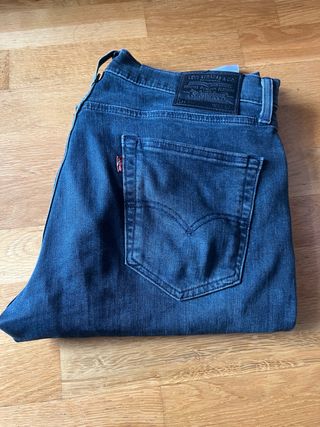 Levis 514 -Hombre- de segunda mano por 75 EUR en Sant Cugat del Vallès en  WALLAPOP