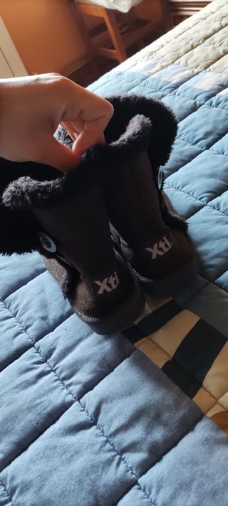 Botas pelo xti de segunda mano por 6 EUR en Lugo en WALLAPOP