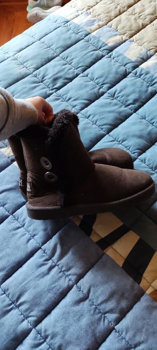 Botas pelo xti de segunda mano por 6 EUR en Lugo en WALLAPOP