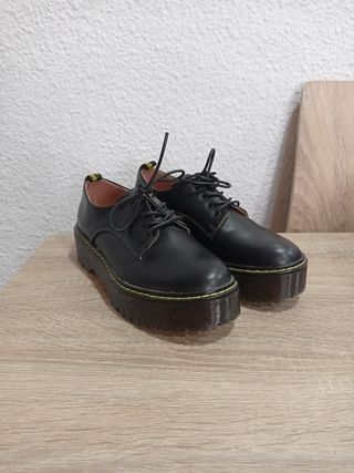 Zapatos colegio 38 plataforma, con cordones. de segunda mano por 10 EUR en  Campo Alto en WALLAPOP