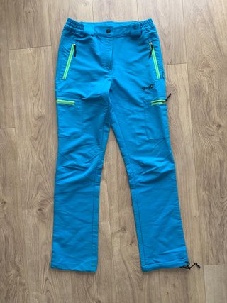 Pantalón montaña chica de segunda mano por 40 EUR en Ceutí en WALLAPOP