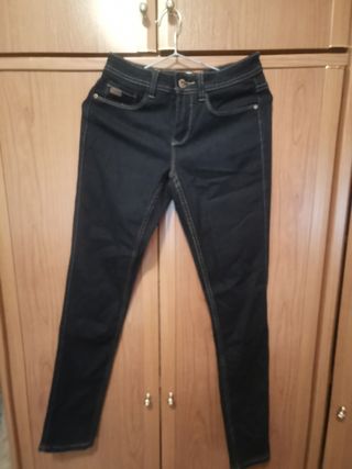 Vaqueros mujer Green coast de segunda mano por 7 EUR en Barcelona en  WALLAPOP