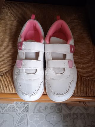 Zapatillas de decimas nuevas N -37, de segunda mano por 7 EUR en Ontinyent  en WALLAPOP
