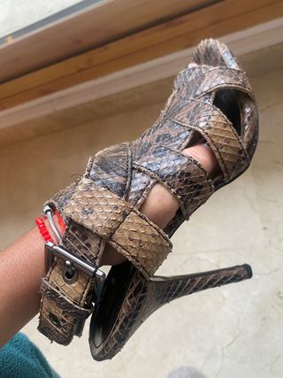 Sandalias zara piel estampado serpiente de segunda mano por 25 EUR en  Valencia en WALLAPOP