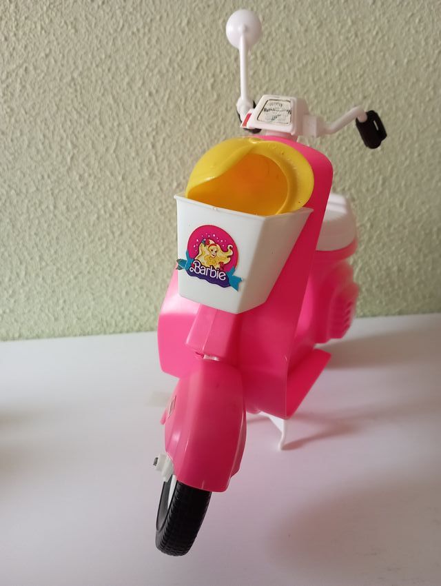 Moto de la Barbie año 1978. Incluyo el casco