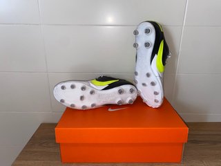 Botas Nike Tiempo Premier 3 de segunda mano por 75 EUR en Madrid en WALLAPOP