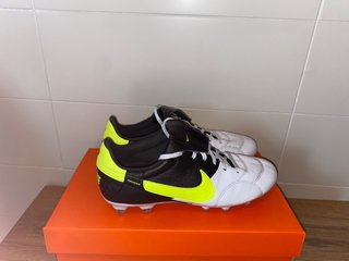Botas Nike Tiempo Premier 3 de segunda mano por 75 EUR en Madrid en WALLAPOP