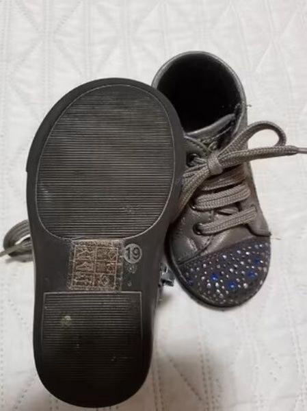 Scarpe da bambina. Numero 19.
