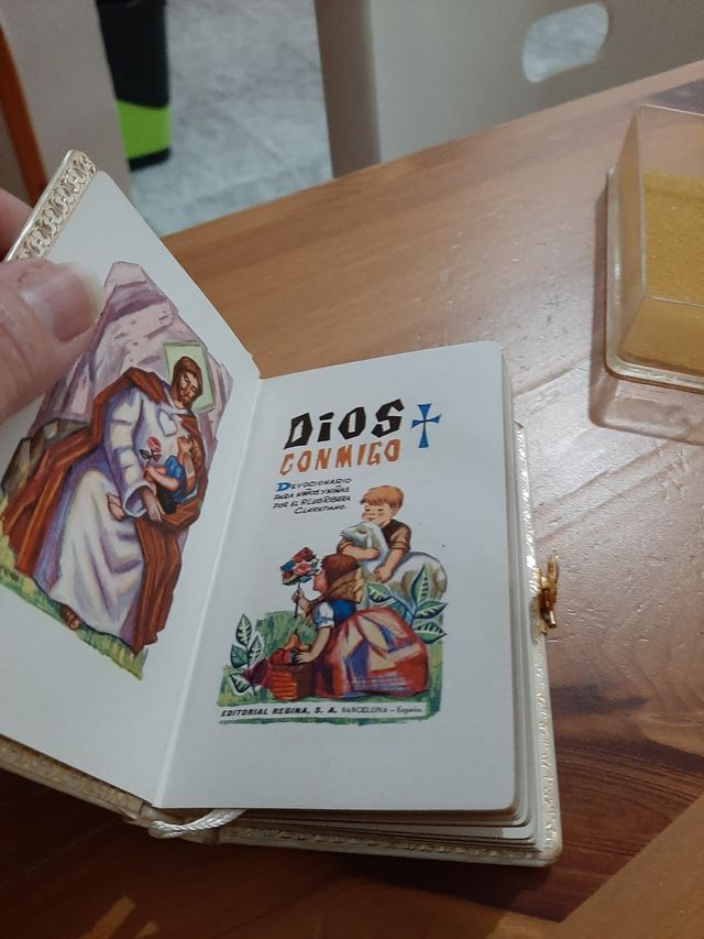 Livro Devocional da Primeira Comunhão.