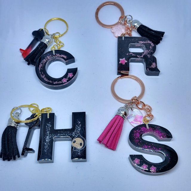 Llaveros de letras premium