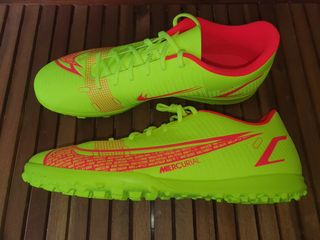Zapatillas microtacos de fútbol Nike talla 46 de segunda mano por 36 EUR en  Barcelona en WALLAPOP