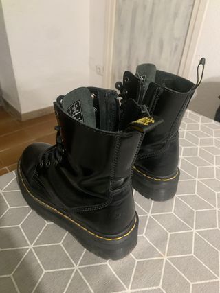 Botas DOCS MARTENS TALLA 37 de segunda mano por 150 EUR en Reus en WALLAPOP