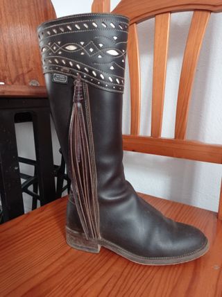 Botas camperas de segunda mano por 60 EUR en Zalamea la Real en WALLAPOP