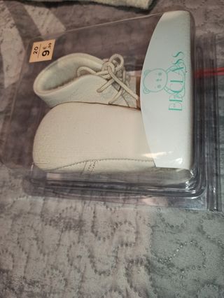 Zapato bebé nuevo talla 20 de segunda mano por 3 EUR en Puerto de La Torre  en WALLAPOP