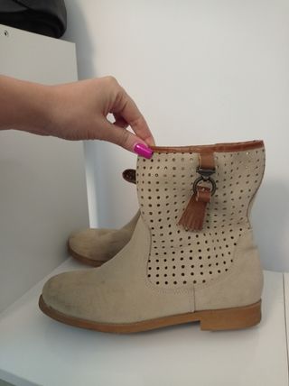 BOTINES PRIMAVERA. PIEL de segunda mano por 5 EUR en Fuensalida en WALLAPOP