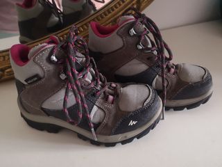 Botas de monte Quechua Decathlon talla 29 de segunda mano por 12 EUR en  Bilbao en WALLAPOP