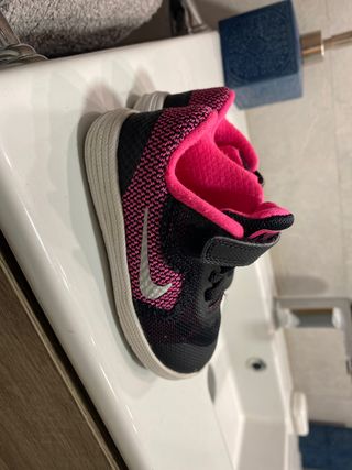 Zapatillas Nike talla 21 de segunda mano por 9 EUR en Tavernes Blanques en  WALLAPOP