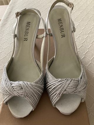 Sandalias plateadas Menbur talla 39 de segunda mano por 40 EUR en Madrid en  WALLAPOP