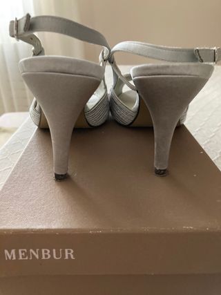 Sandalias plateadas Menbur talla 39 de segunda mano por 40 EUR en Madrid en  WALLAPOP