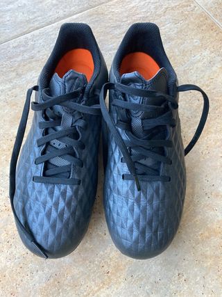 Botes futbol Nike tiempo 37,5 de segunda mano por 35 EUR en Castellar del  Vallès en WALLAPOP