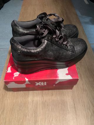 BOTINES\\/BAMBA MUJER de segunda mano por 15 EUR en Cornellà de Llobregat en  WALLAPOP
