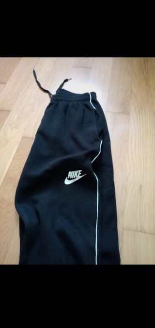 Pantalon de chandal nike negro talla L de segunda mano por 15 EUR en  Donostia-San Sebastián en WALLAPOP