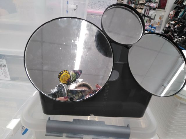 Espejo muy original de colgar.