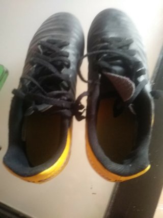 Botas futbol. n°36´5 de segunda mano por 10 EUR en Alicante en WALLAPOP