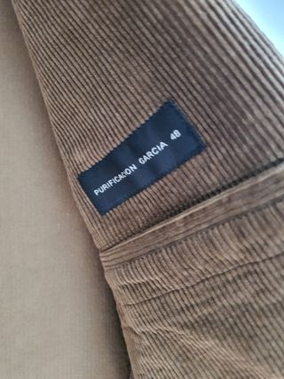 Chaqueta Purificacion Garcia de hombre de pana de segunda mano por 45 EUR  en Valladolid en WALLAPOP