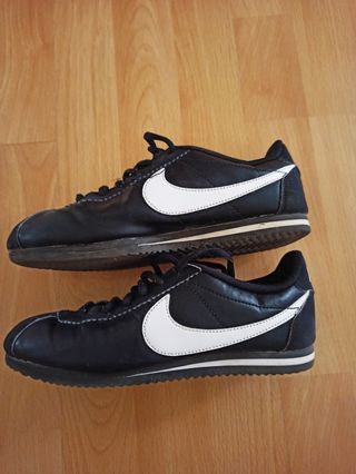 Zapatillas NIKE talla 37 de segunda mano por 15 EUR en Logroño en WALLAPOP