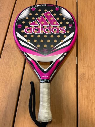 Pala Adidas Supernova Woman 1.7 de segunda mano por 65 EUR en Las Rozas de  Madrid en WALLAPOP