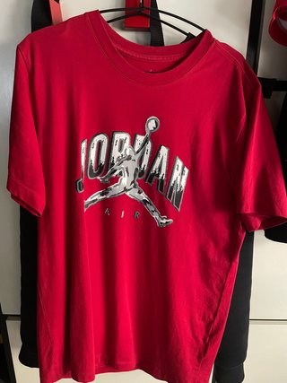 Camiseta air jordan roja 2021 de segunda mano por 15 EUR en Barcelona en  WALLAPOP