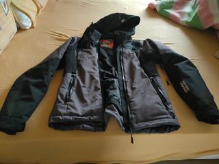 SE VENDE ABRIGO BORIKEN de segunda mano por 60 EUR en Ferrol en WALLAPOP