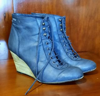 Botines azules Mustang de segunda mano por 12 EUR en Alicante en WALLAPOP