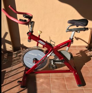 Bicicleta spinning bh sb2 de segunda mano por 190 EUR en Guadalajara en  WALLAPOP