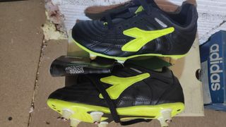 Botas futbol diadora talla 32 de segunda mano por 25 EUR en León en WALLAPOP