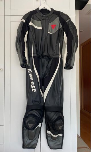 MONO MOTO DAINESE MUJER de segunda mano por 410 EUR en Corrales en WALLAPOP