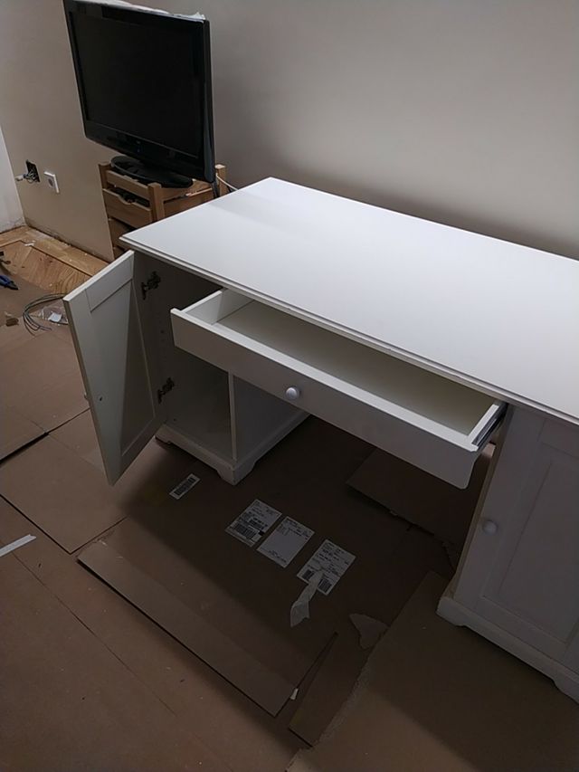 ESCRITORIO Ikea blanco madera MUY BUEN ESTADO