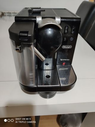 Cafetera Nespresso de segunda mano por 50 EUR en Donostia-San Sebastián en  WALLAPOP