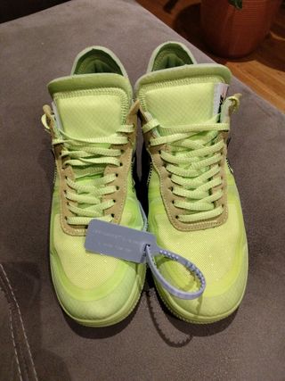 PLAYEROS NIKE AIR FORCE ONE LOW OFF-WHITE VOLT de segunda mano por 40 EUR  en Oviedo en WALLAPOP