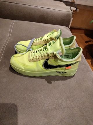 PLAYEROS NIKE AIR FORCE ONE LOW OFF-WHITE VOLT de segunda mano por 40 EUR  en Oviedo en WALLAPOP