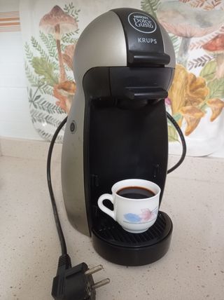 Cafetera Dolce Gusto de segunda mano por 20 EUR en El Prat de Llobregat en  WALLAPOP