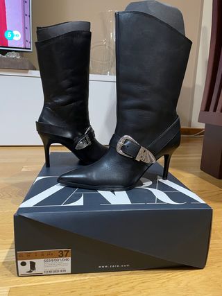 Botas piel zara de segunda mano por 45 EUR en Poligono Industrial a Gandara  en WALLAPOP