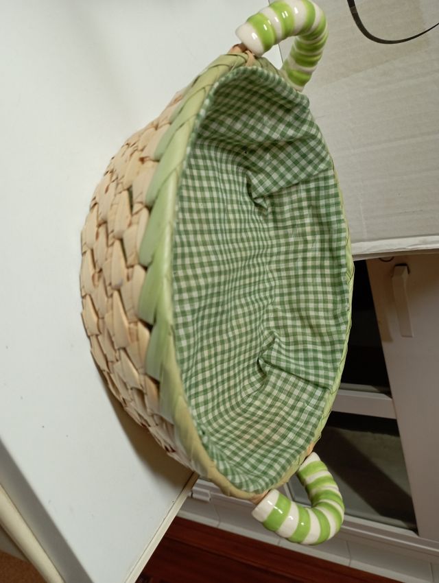 Cesta con asas de ceramica y forrada
