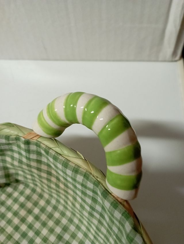 Cesta con asas de ceramica y forrada