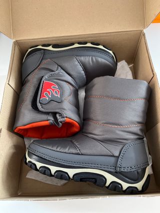 Botas de nieve talla 23\\/24 marca MK de segunda mano por 20 EUR en Molina  de Segura en WALLAPOP