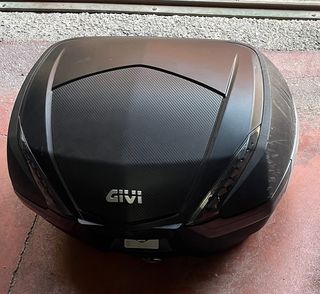 Baúl givi de segunda mano por 90 EUR en Algeciras en WALLAPOP