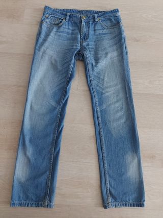 Vaqueros hombre Sfera Denim Talla 44 de segunda mano por 5 EUR en Pamplona  en WALLAPOP