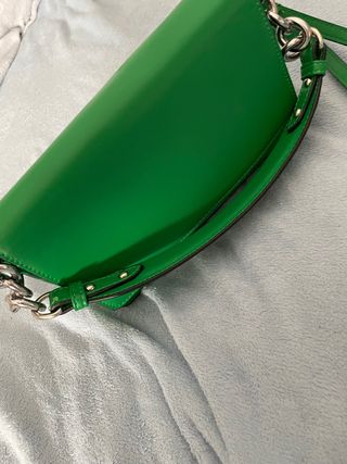 Bolso verde Stradivarius de segunda mano por 10 EUR en Sanlúcar de  Barrameda en WALLAPOP