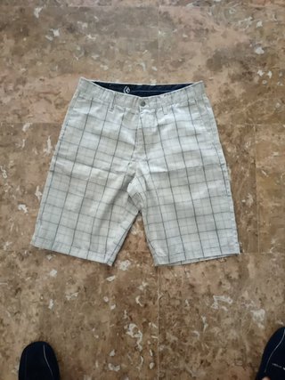 Pantalones cortos surferos de segunda mano por 8 EUR en Berben en WALLAPOP